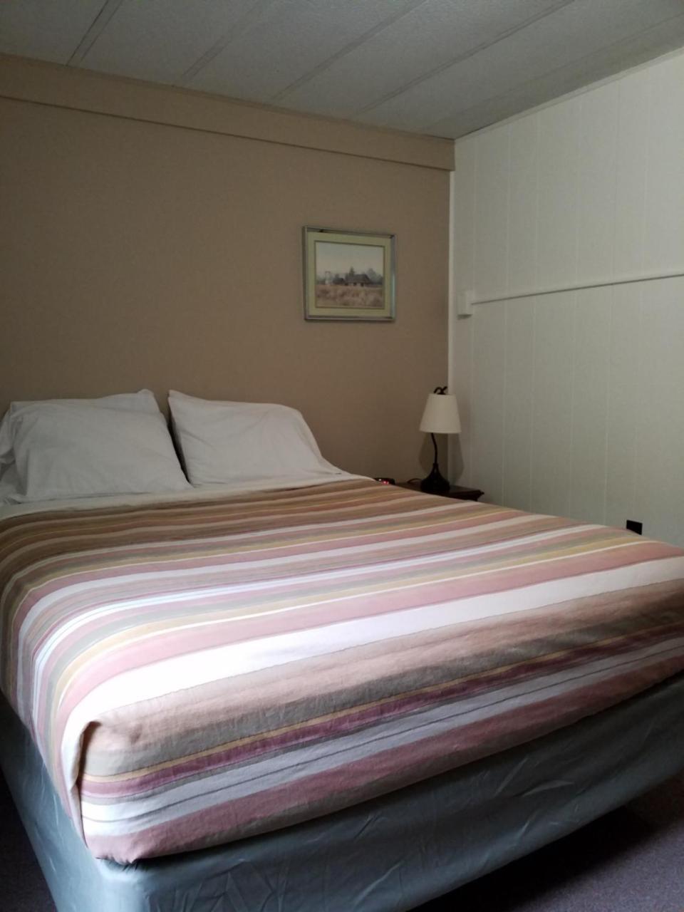 Bayside Inn & Marina คูเปอร์สทาวน์ ภายนอก รูปภาพ