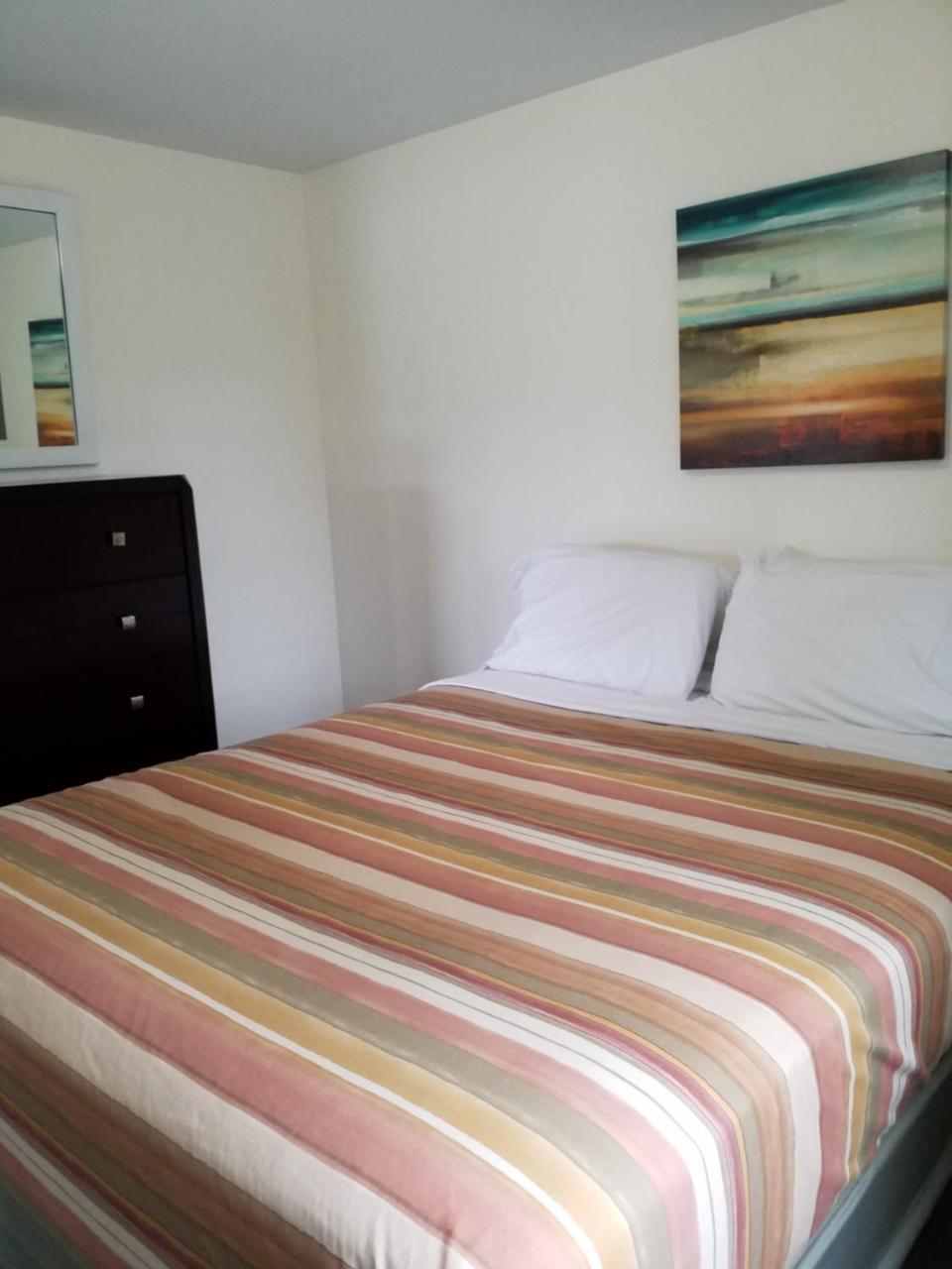 Bayside Inn & Marina คูเปอร์สทาวน์ ภายนอก รูปภาพ