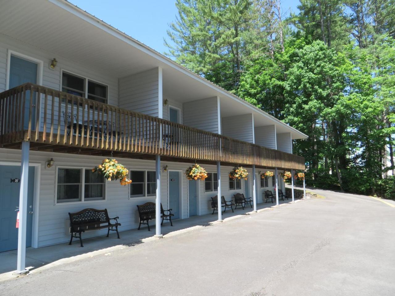 Bayside Inn & Marina คูเปอร์สทาวน์ ภายนอก รูปภาพ